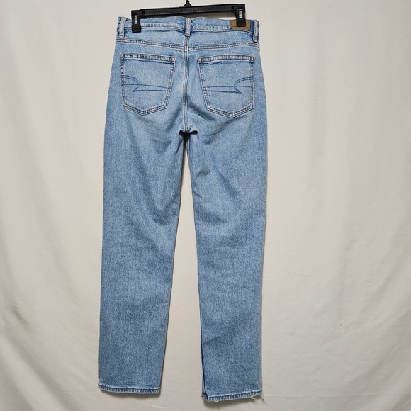American Eagle Super High Rise Straight Mom Jean Light Wash Size 4R Raw Hem - Picture 2 of 10